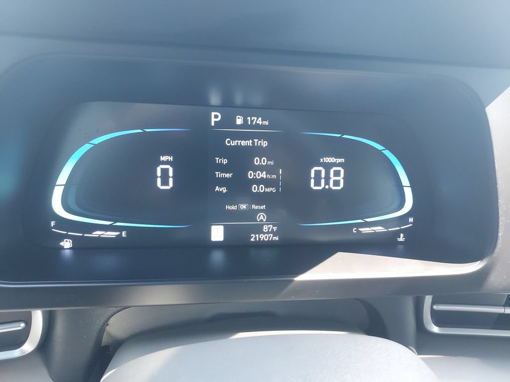 Used 2025 Hyundai Elantra SE FWD image 21