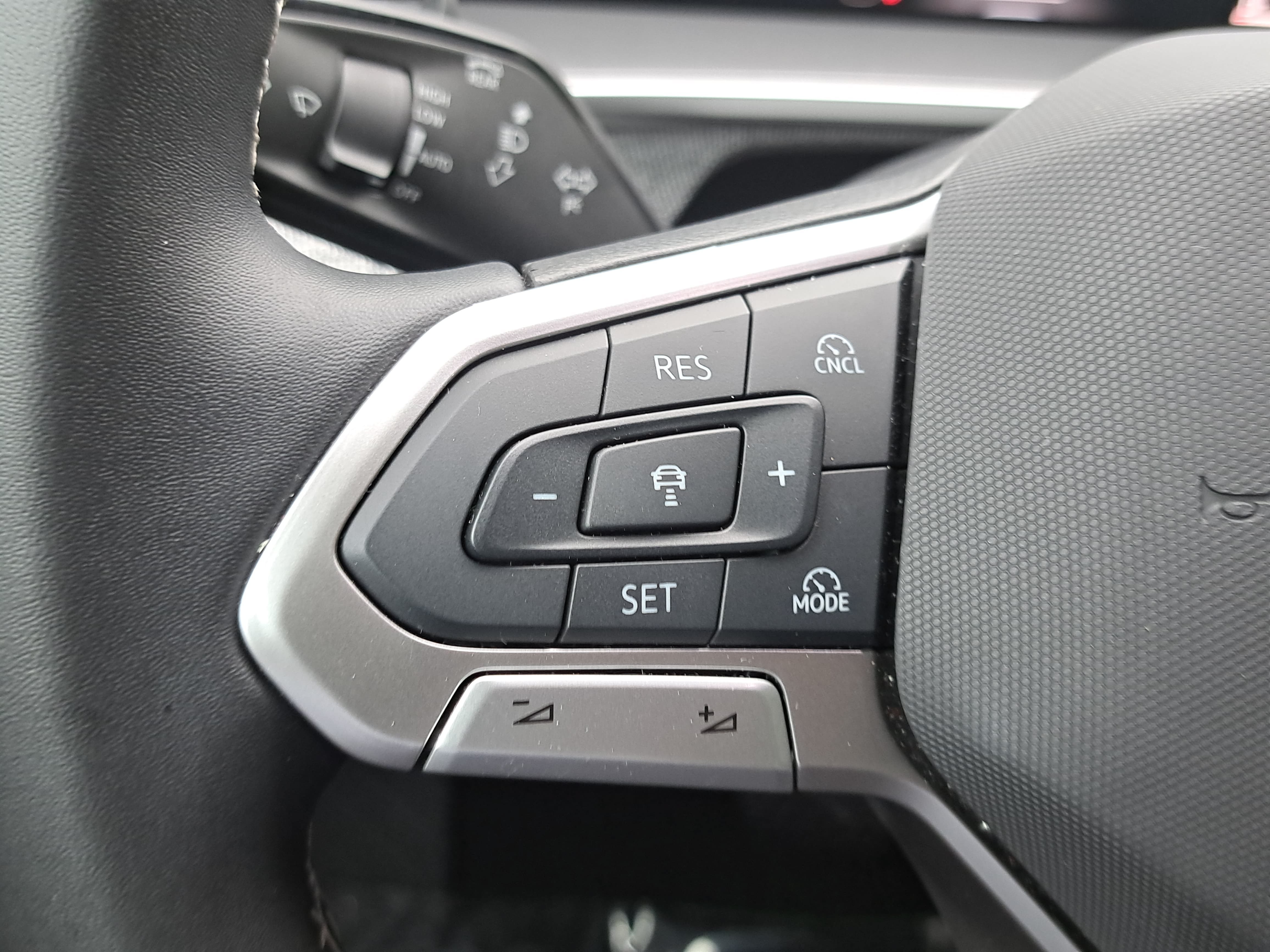 Certified 2025 Volkswagen Tiguan S FWD image 41