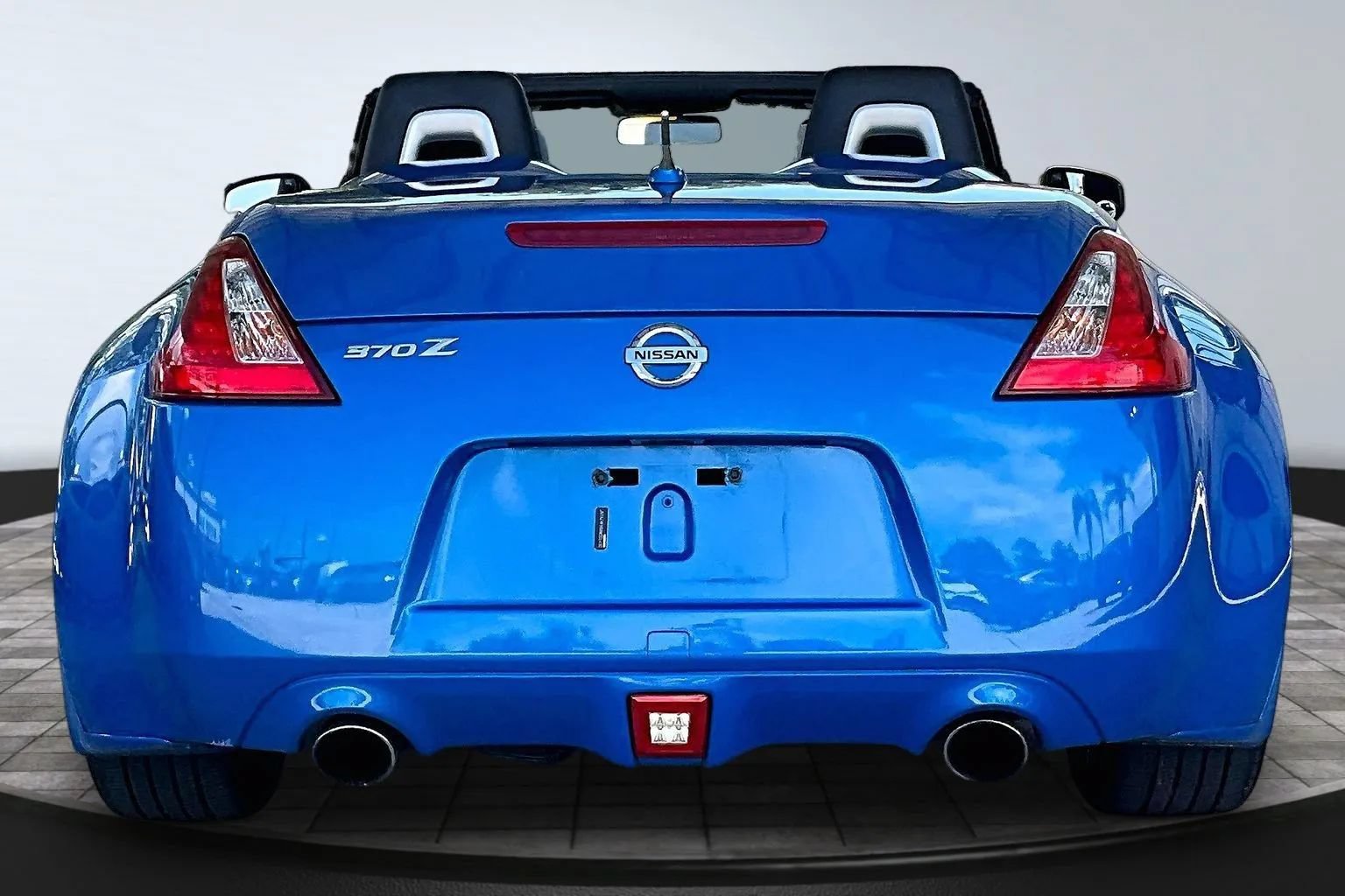Used 2010 Nissan 370Z Roadster RWD image 5