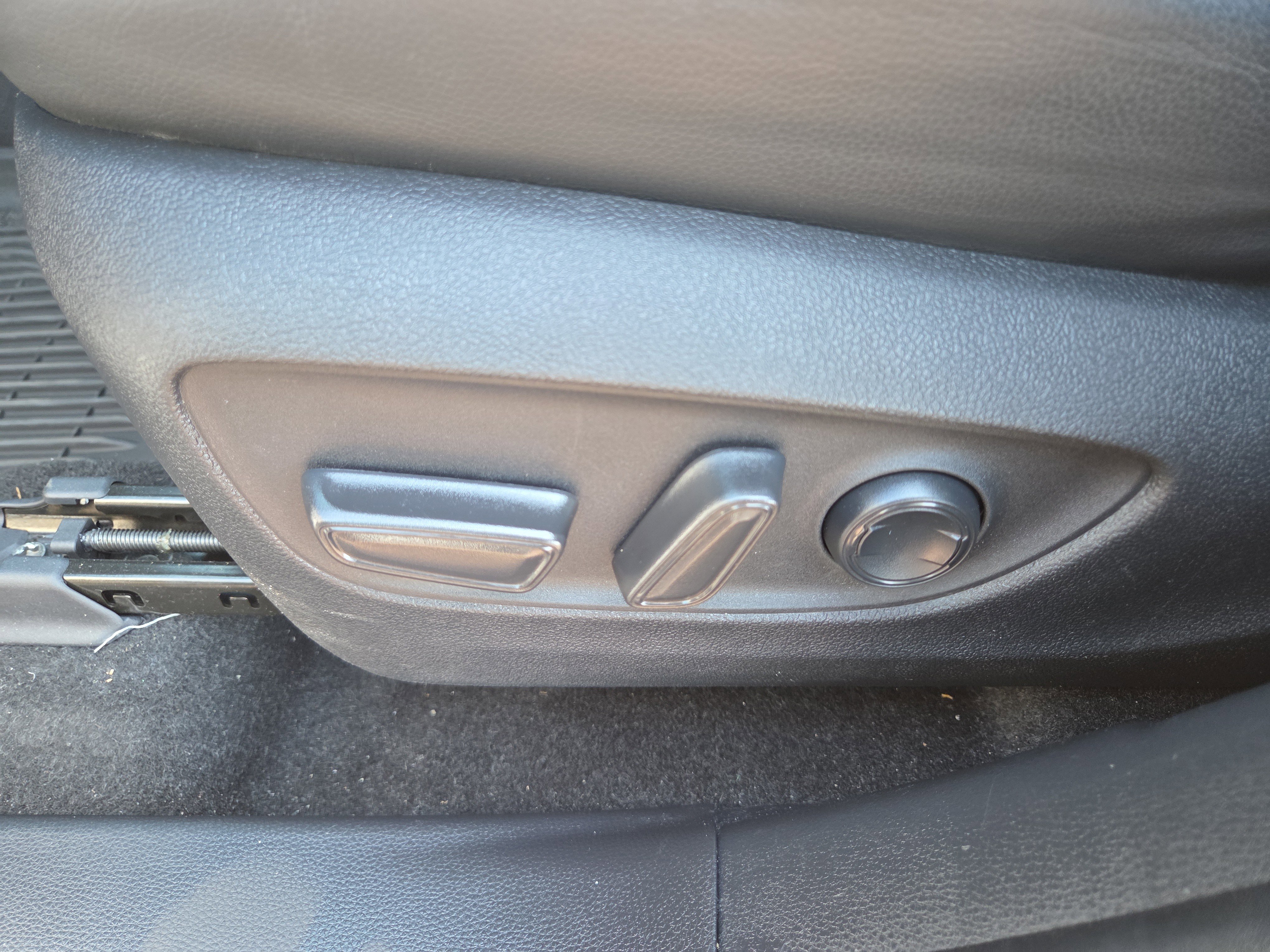 Used 2023 Toyota Highlander XLE AWD/4WD image 35