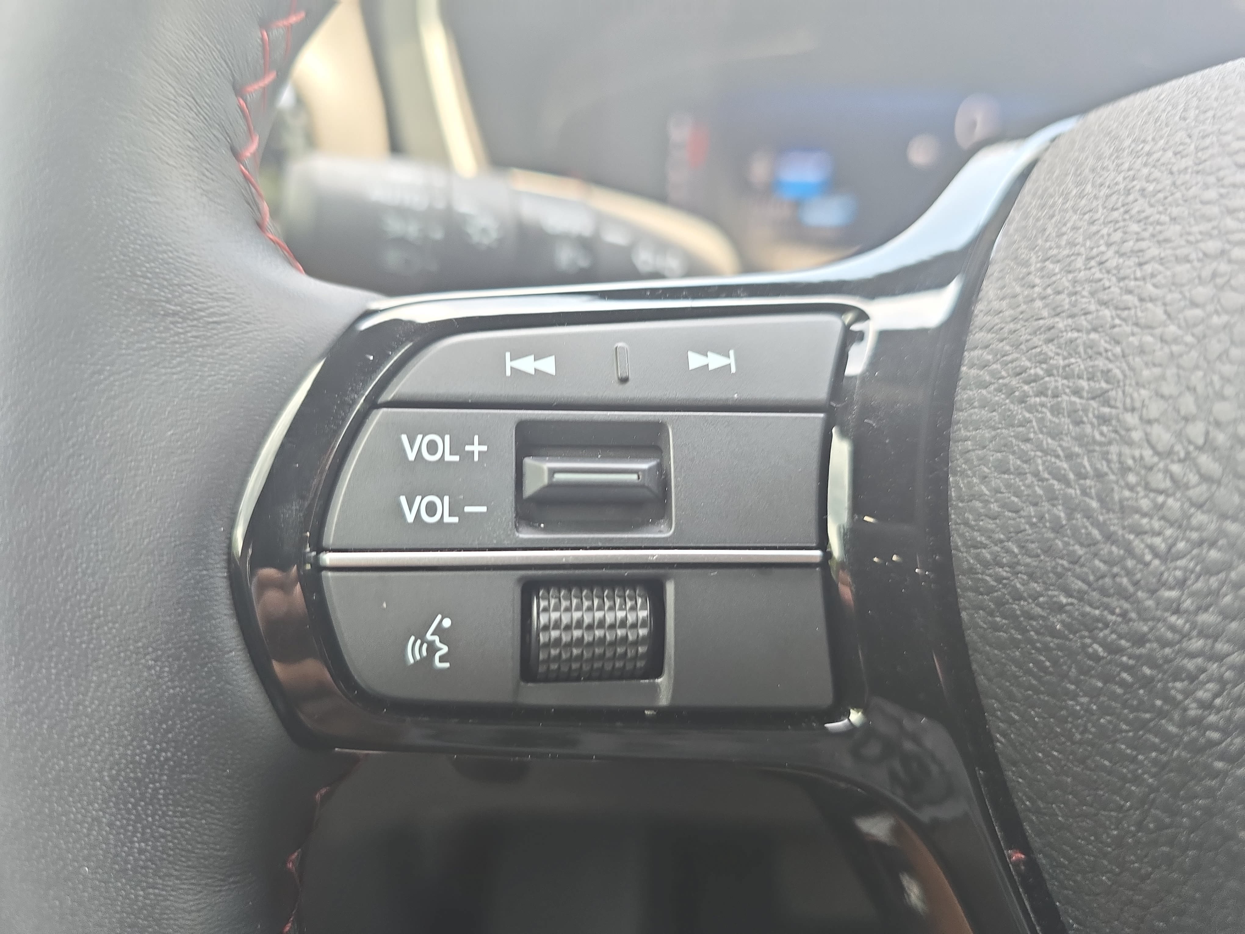 Used 2025 Honda Pilot Black Edition image 17