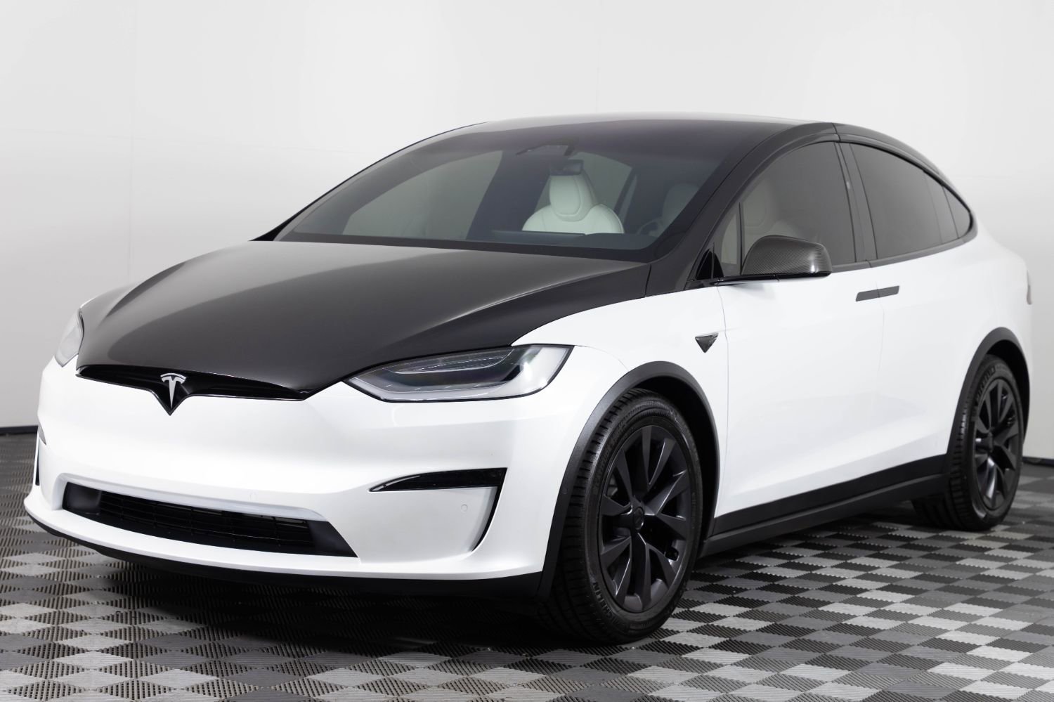 Used 2022 Tesla Model X Plaid image 2