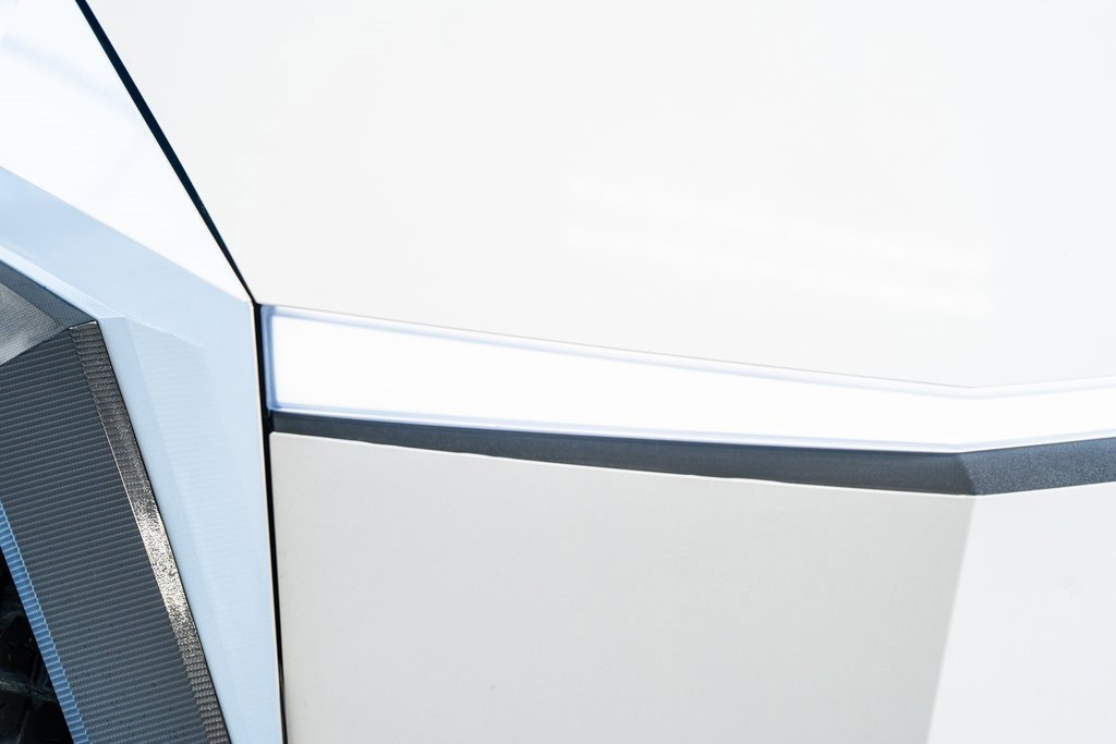 Used 2024 Tesla Cybertruck AWD Crew Cab image 18