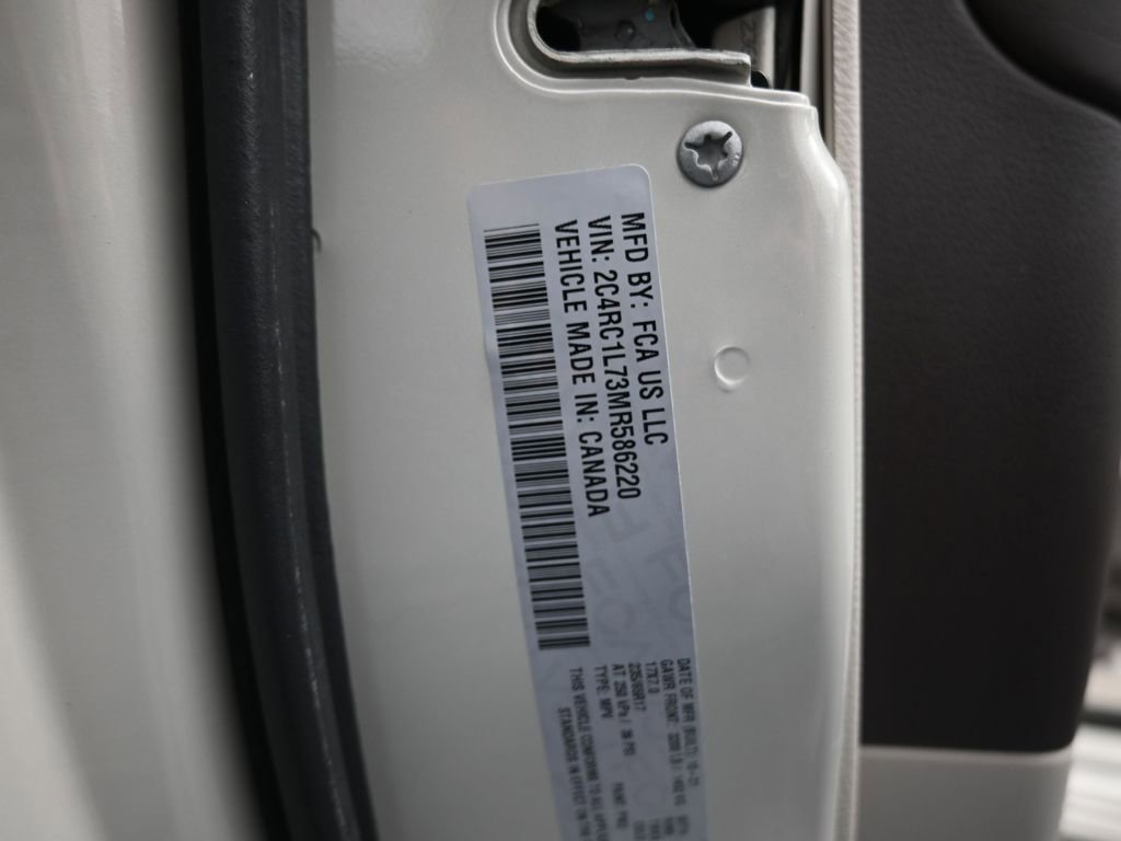 Used 2021 Chrysler Pacifica Touring-L image 14
