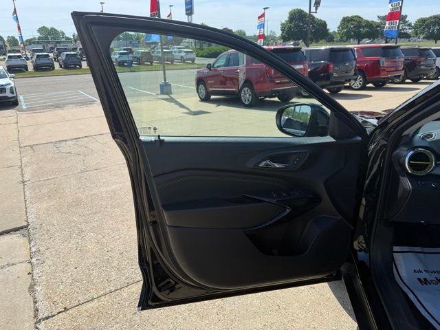 Used 2025 Chevrolet Trax LT w/ Driver Confidence Package FWD image 13