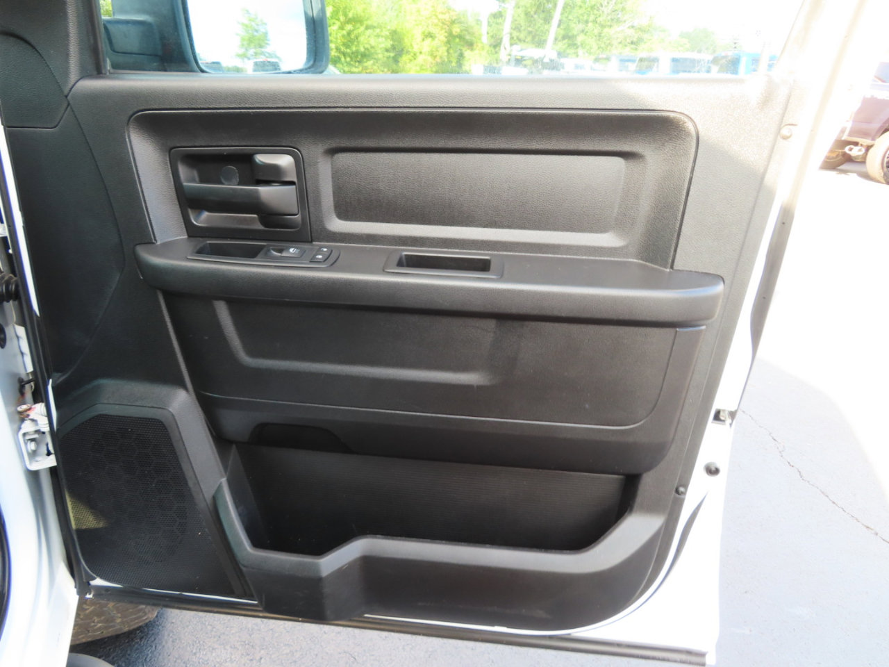 Used 2018 RAM 2500 Tradesman w/ Chrome Appearance Group image 25