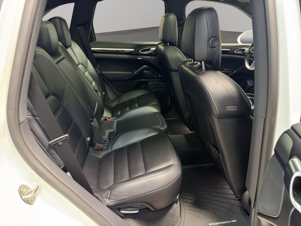 Used 2018 Porsche Cayenne S image 20