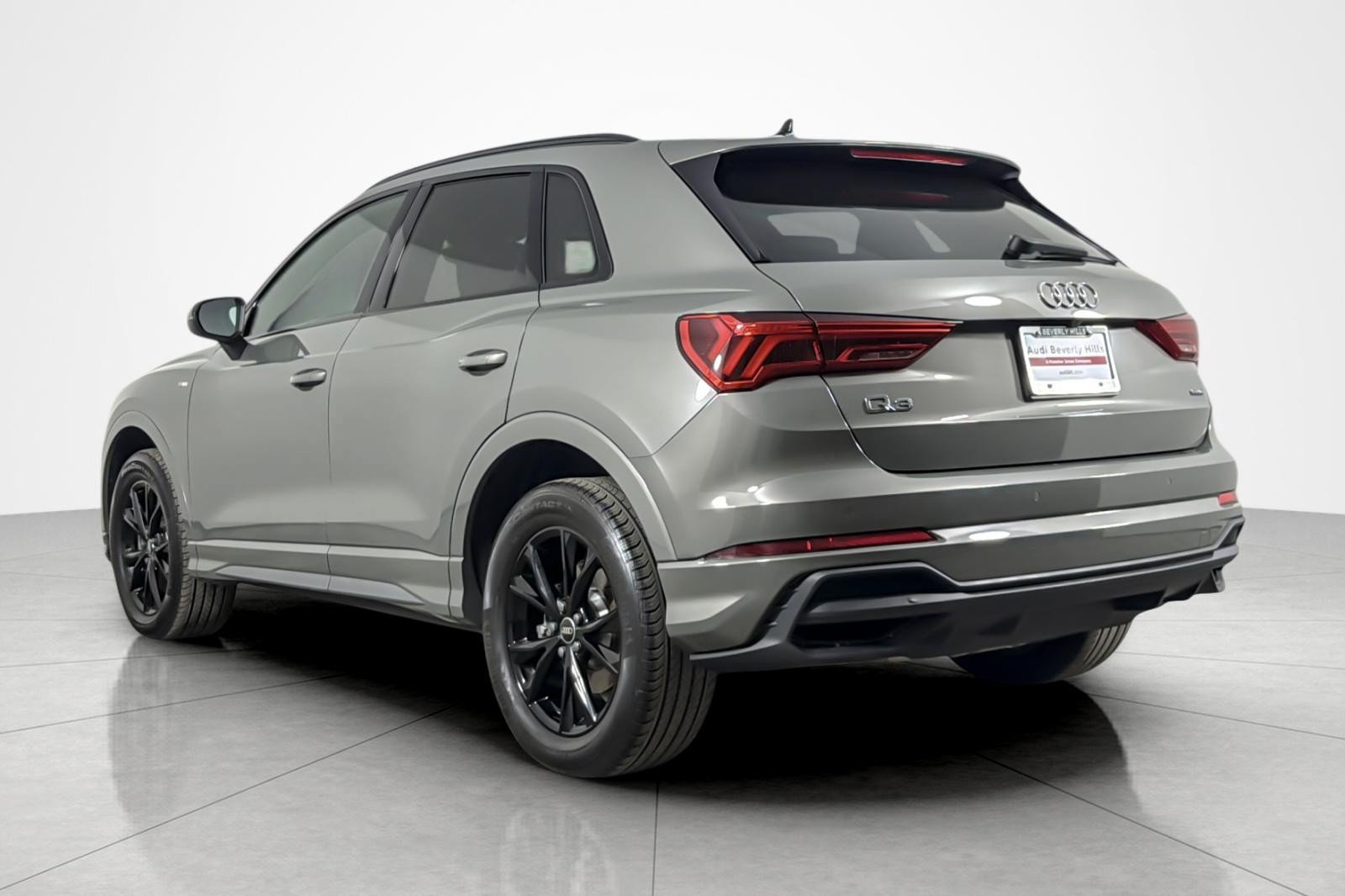 Used 2023 Audi Q3 2.0T Premium Plus w/ Premium Plus Package AWD/4WD image 3