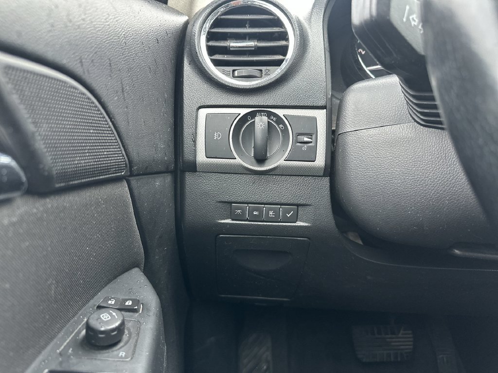 Used 2012 Chevrolet Captiva Sport LS FWD image 16