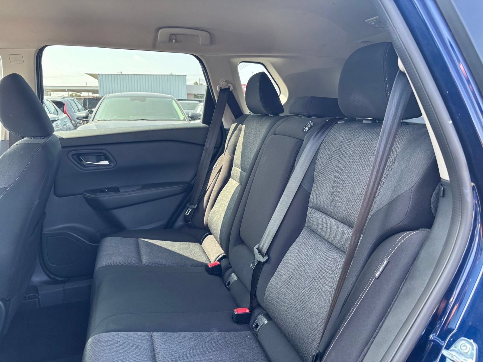 Used 2025 Nissan Rogue SV FWD image 27