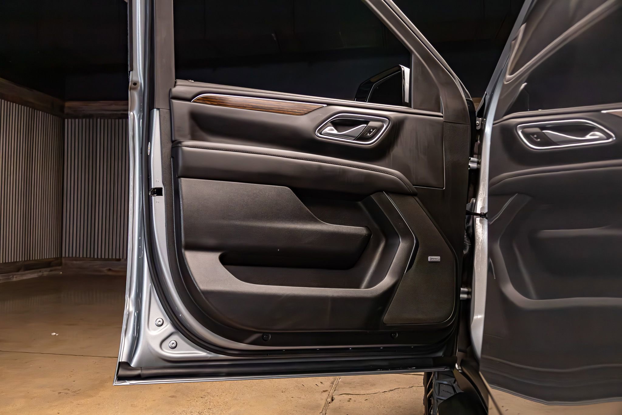 Used 2024 Chevrolet Tahoe High Country w/ Advanced Technology Package AWD/4WD image 30