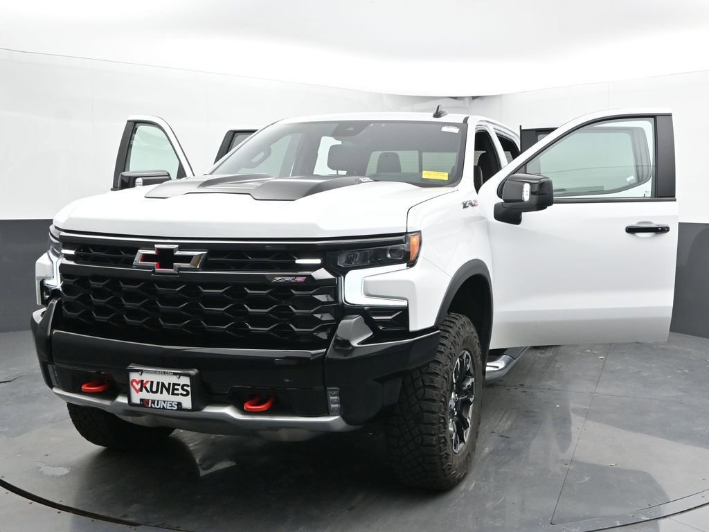 Used 2024 Chevrolet Silverado 1500 ZR2 w/ Technology Package image 34