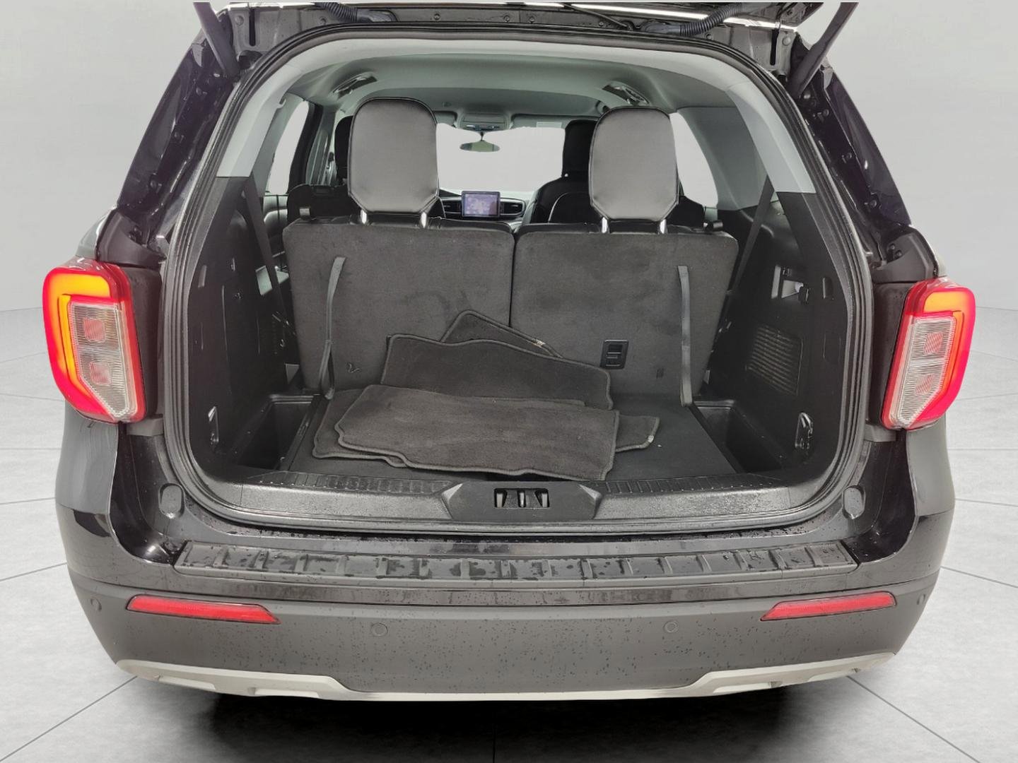 Used 2023 Ford Explorer XLT w/ Equipment Group 202A image 15