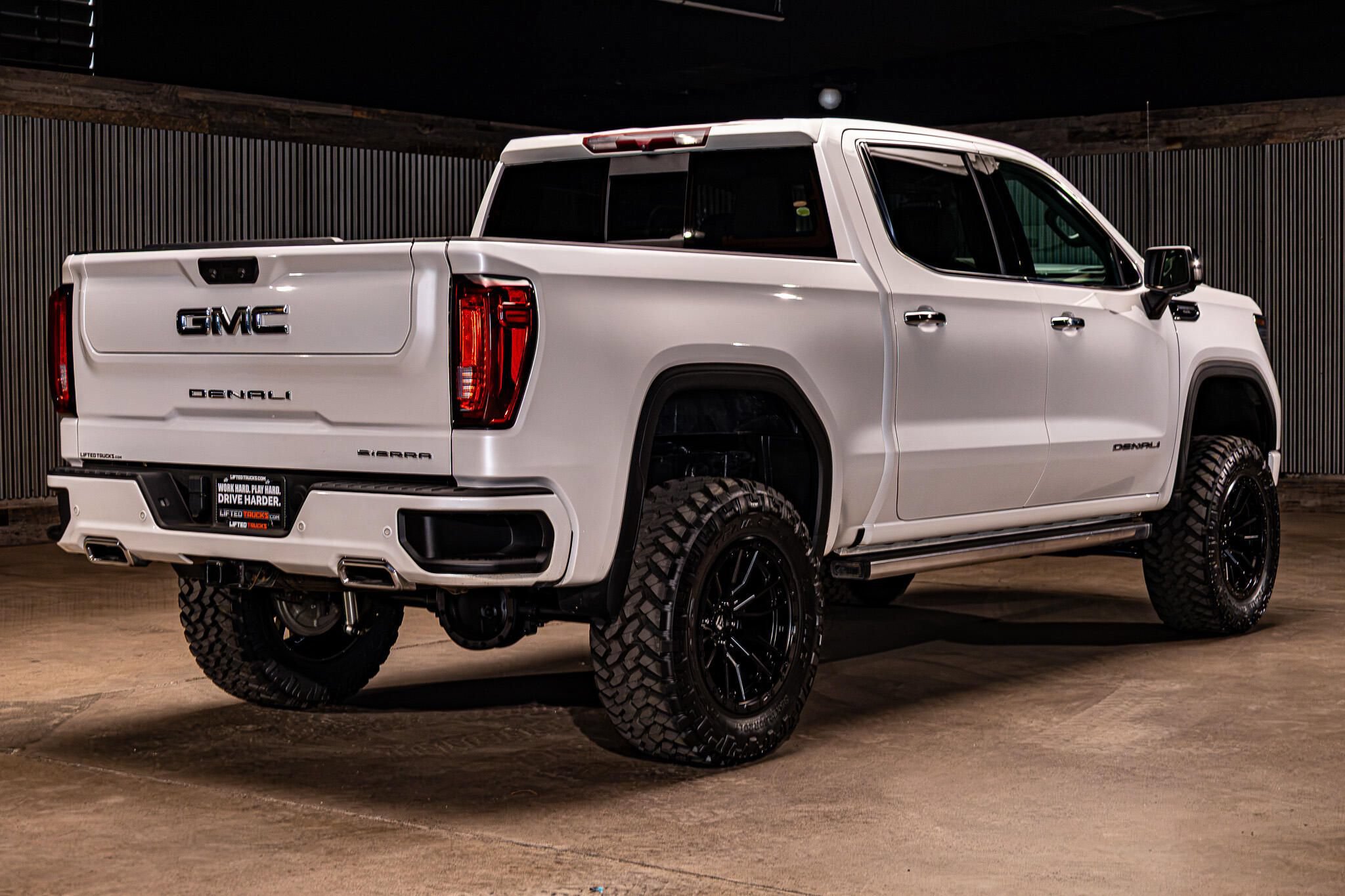 Used 2023 GMC Sierra 1500 Denali w/ Denali Carbonpro Edition AWD/4WD image 10