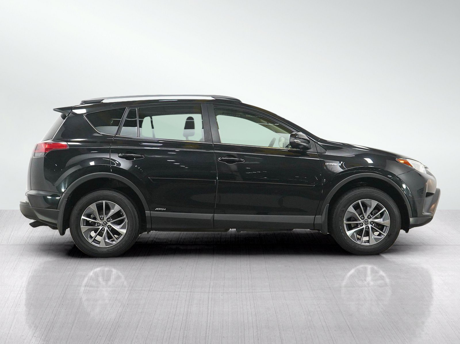 Used 2017 Toyota RAV4 XLE w/ Protection Package AWD/4WD image 6