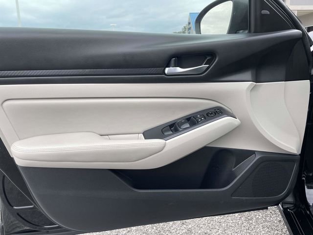 Used 2025 Nissan Altima 2.5 SV FWD image 16