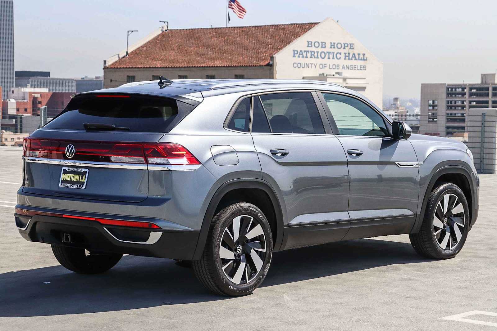 Used 2025 Volkswagen Atlas Cross Sport SE image 4