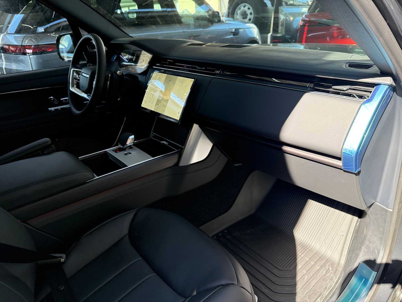 New 2025 Land Rover Range Rover Long Wheelbase SE image 10