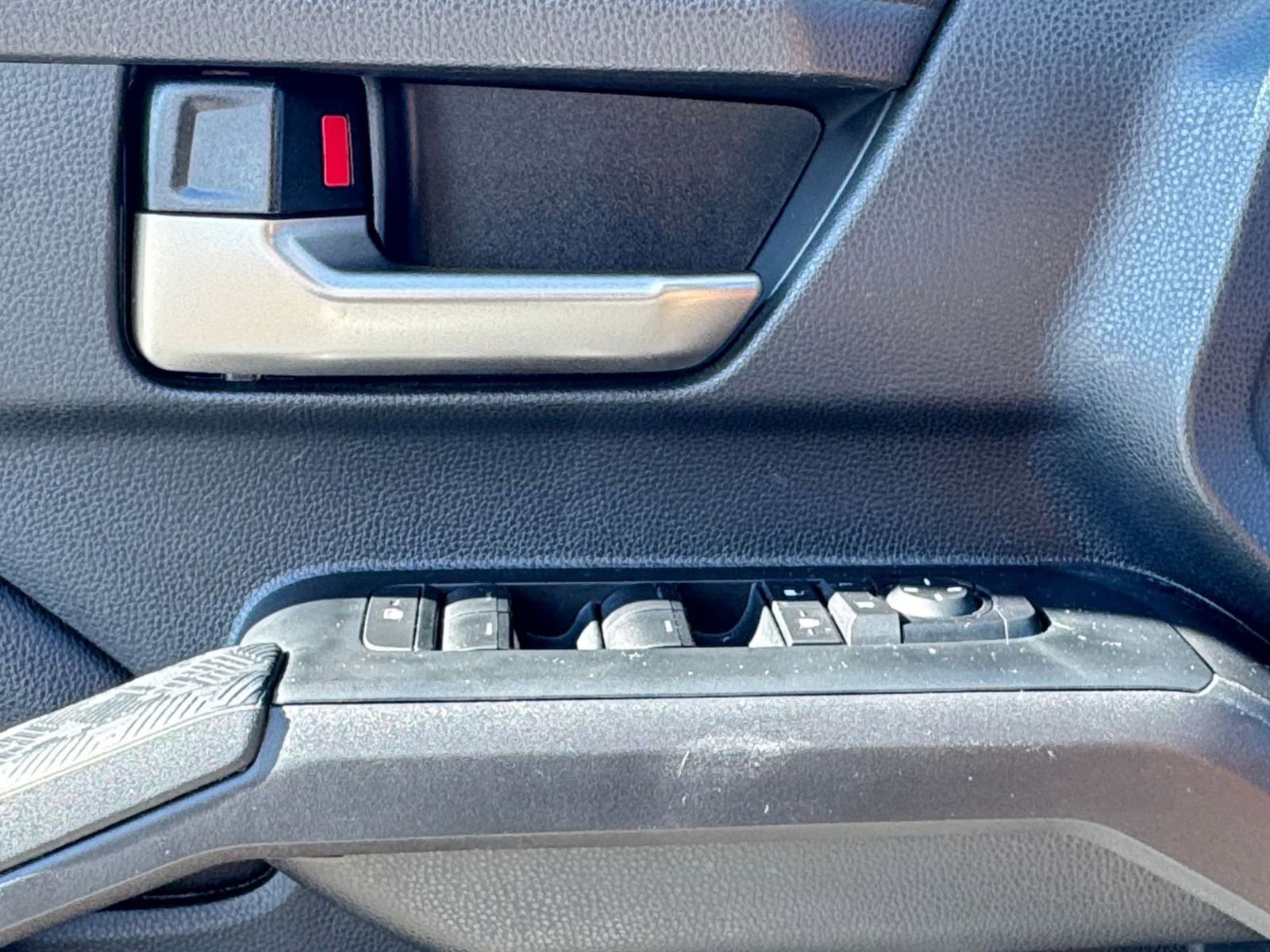 Used 2025 Toyota Tacoma SR image 20