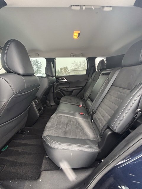 Used 2022 Mitsubishi Outlander SE image 11