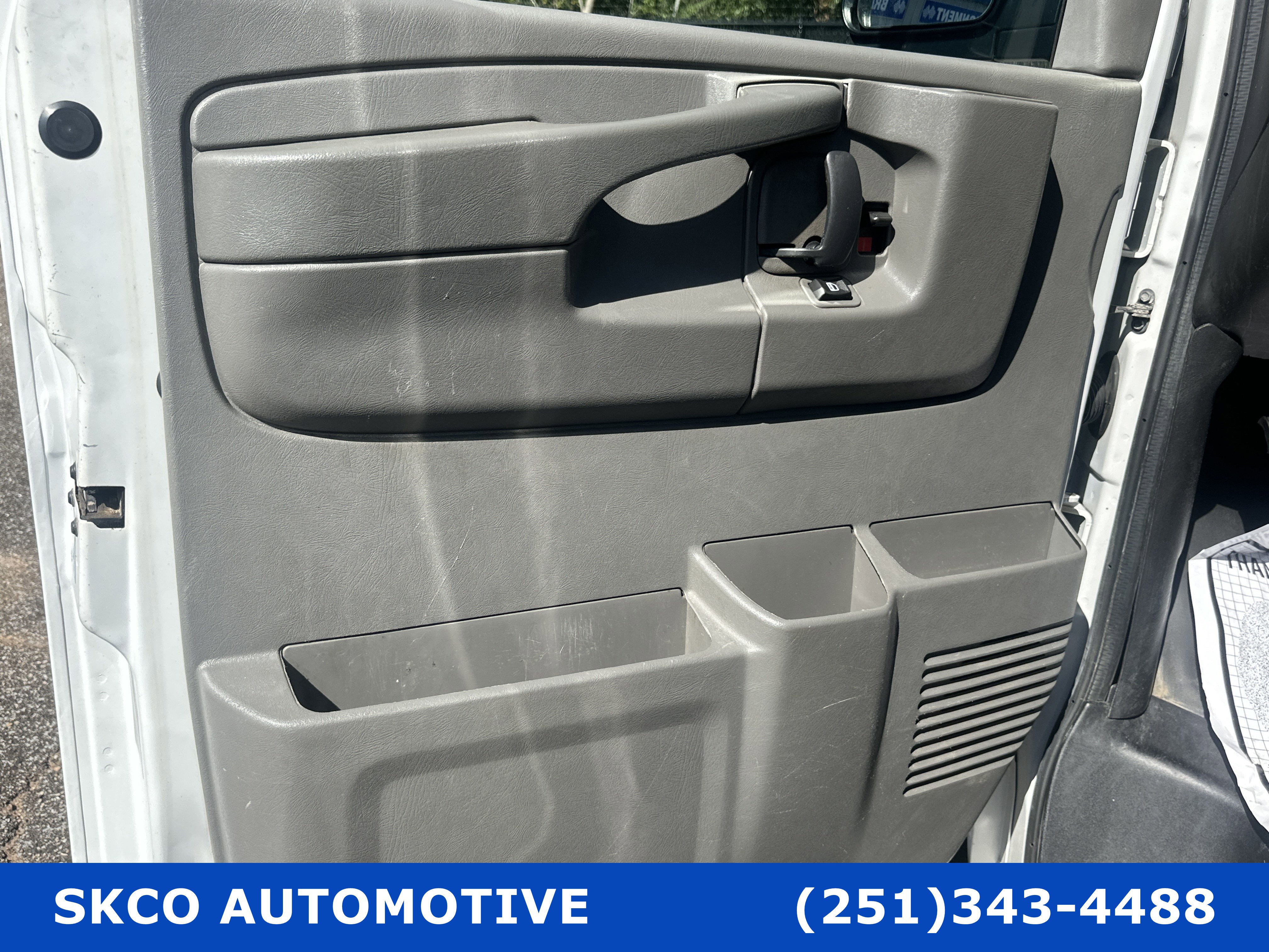 Used 2015 Chevrolet Express 2500 image 11