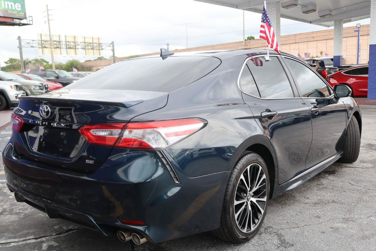Used 2020 Toyota Camry SE FWD image 4