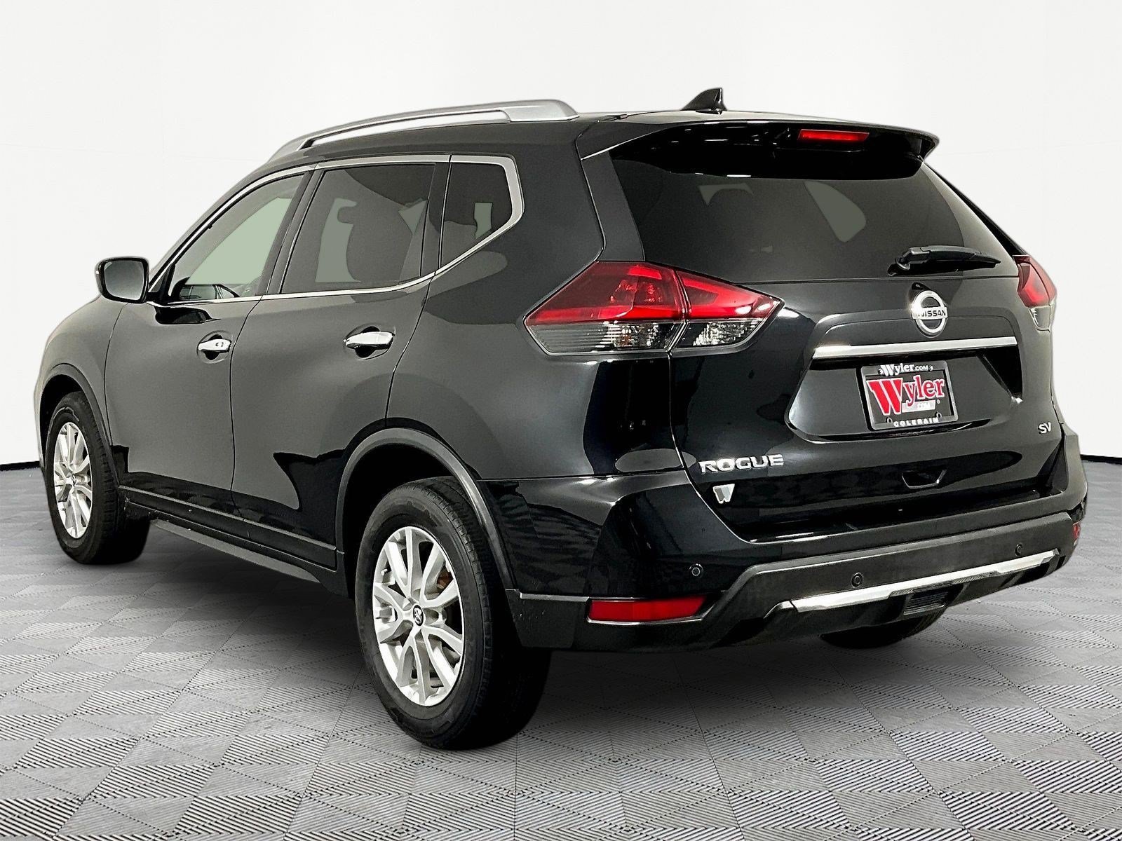 Used 2020 Nissan Rogue SV FWD image 4
