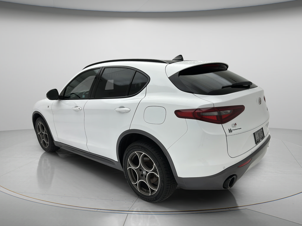 Used 2023 Alfa Romeo Stelvio Ti AWD/4WD image 4