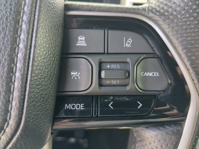 Used 2024 Toyota Sequoia Platinum AWD/4WD image 33