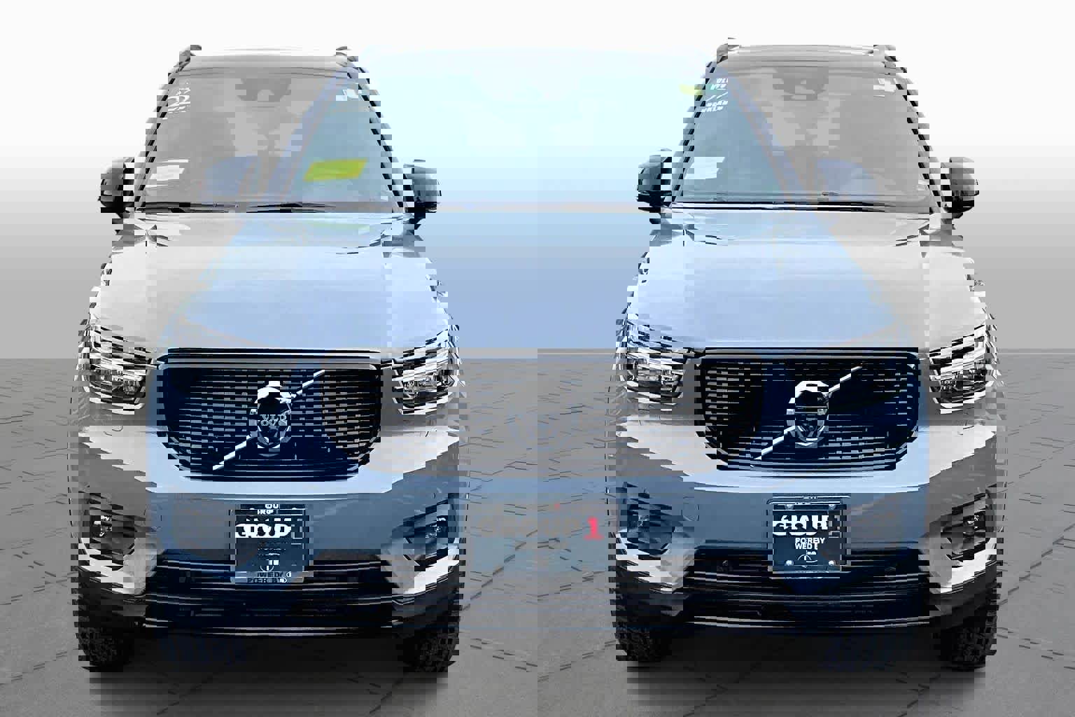 Used 2022 Volvo XC40 T5 R-Design w/ Advanced Package image 3