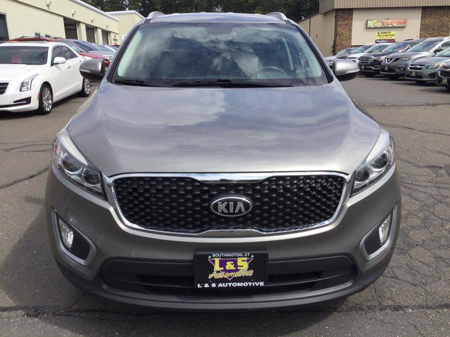 Used 2016 Kia Sorento LX image 2
