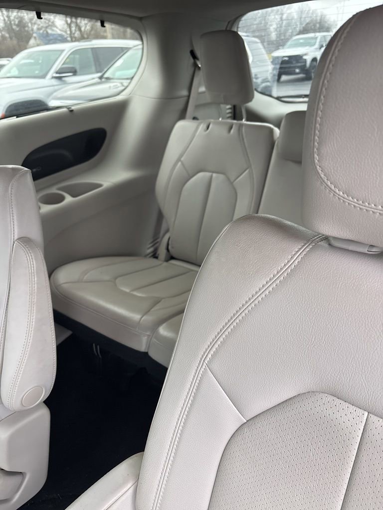 Certified 2018 Chrysler Pacifica Touring-L Plus image 6
