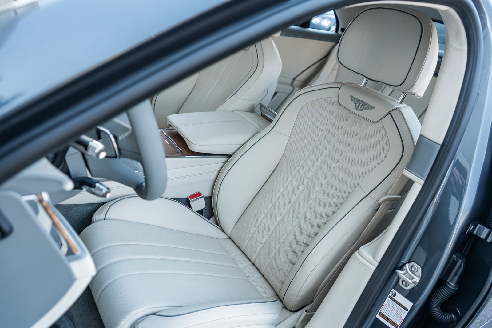 Certified 2026 Bentley Flying Spur Plug-In Hybrid image 26