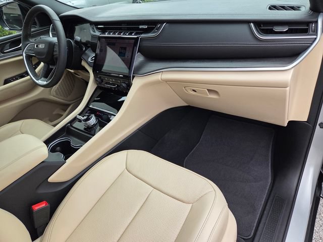Certified 2024 Jeep Grand Cherokee Limited w/ Luxury Tech Group II AWD/4WD image 18