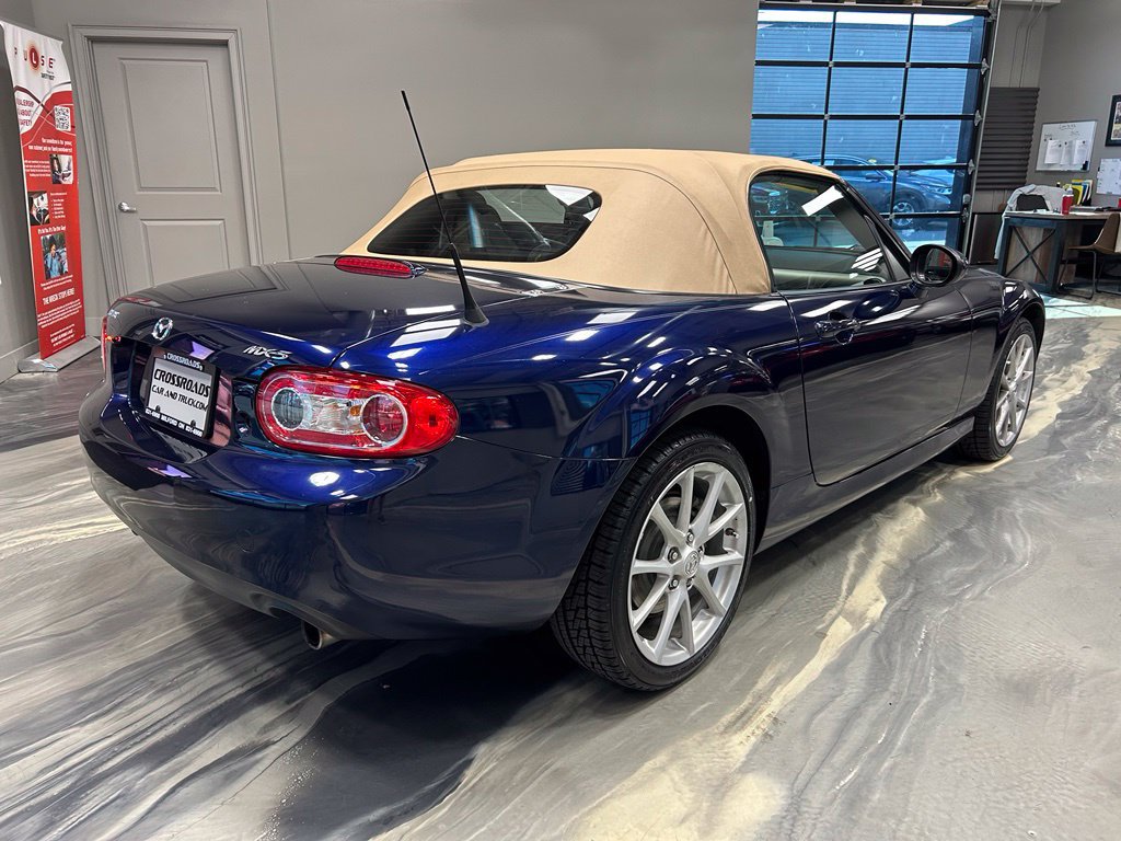 Used 2009 MAZDA MX-5 Miata Grand Touring RWD image 25