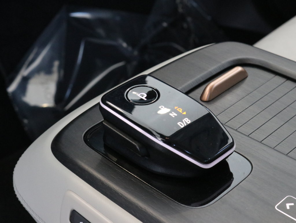 Used 2024 Nissan Ariya AWD image 21