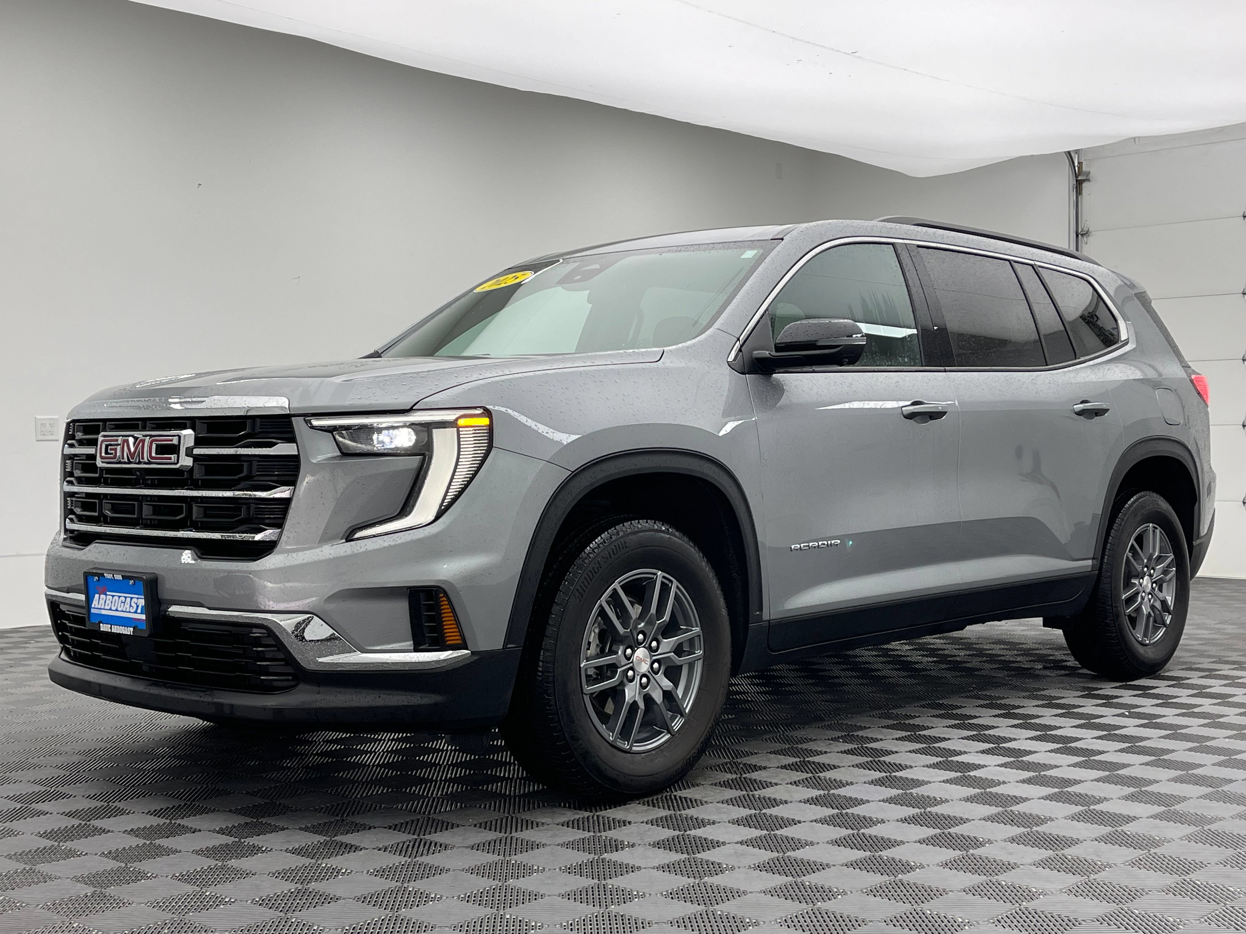 Used 2025 GMC Acadia Elevation FWD image 2