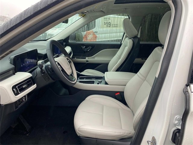 Used 2025 Lincoln Aviator 2WD image 12