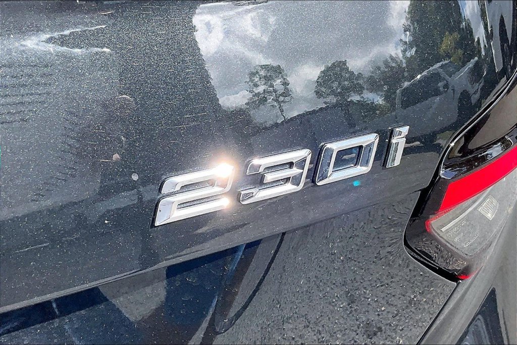 Used 2025 BMW 230i Coupe w/ Convenience Package RWD image 17