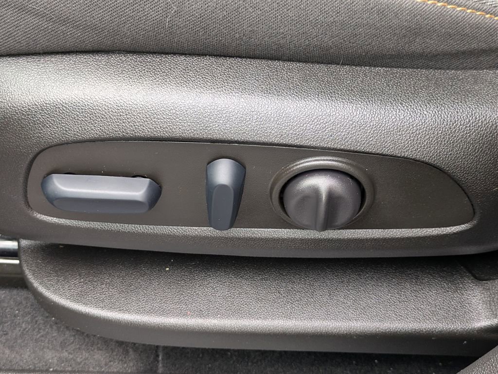 Used 2023 Chevrolet Equinox LT image 20