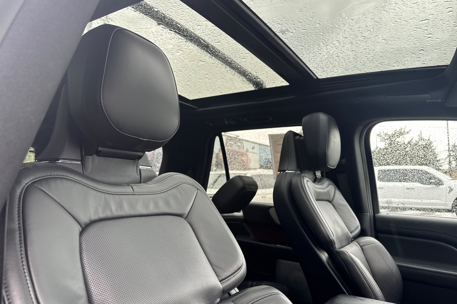 Certified 2024 Lincoln Navigator L Reserve AWD/4WD image 18