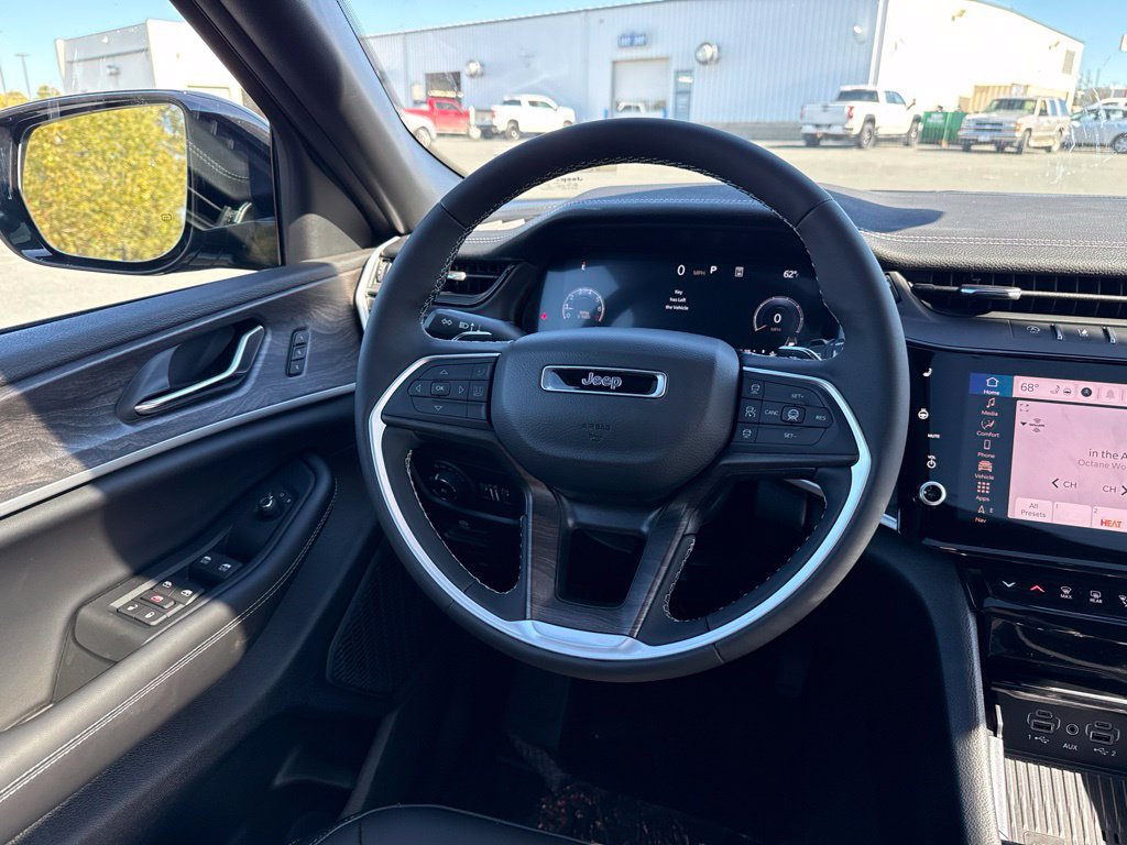 New 2027 Jeep Grand Cherokee Limited AWD/4WD image 16