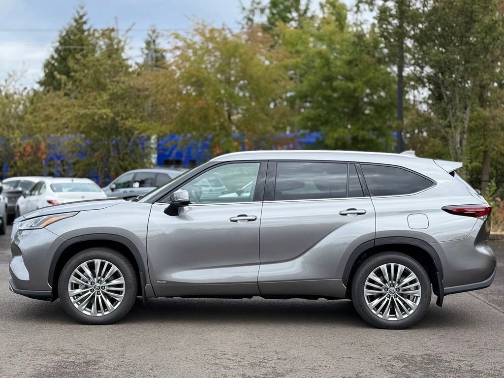 Certified 2026 Toyota Highlander Platinum AWD/4WD image 2