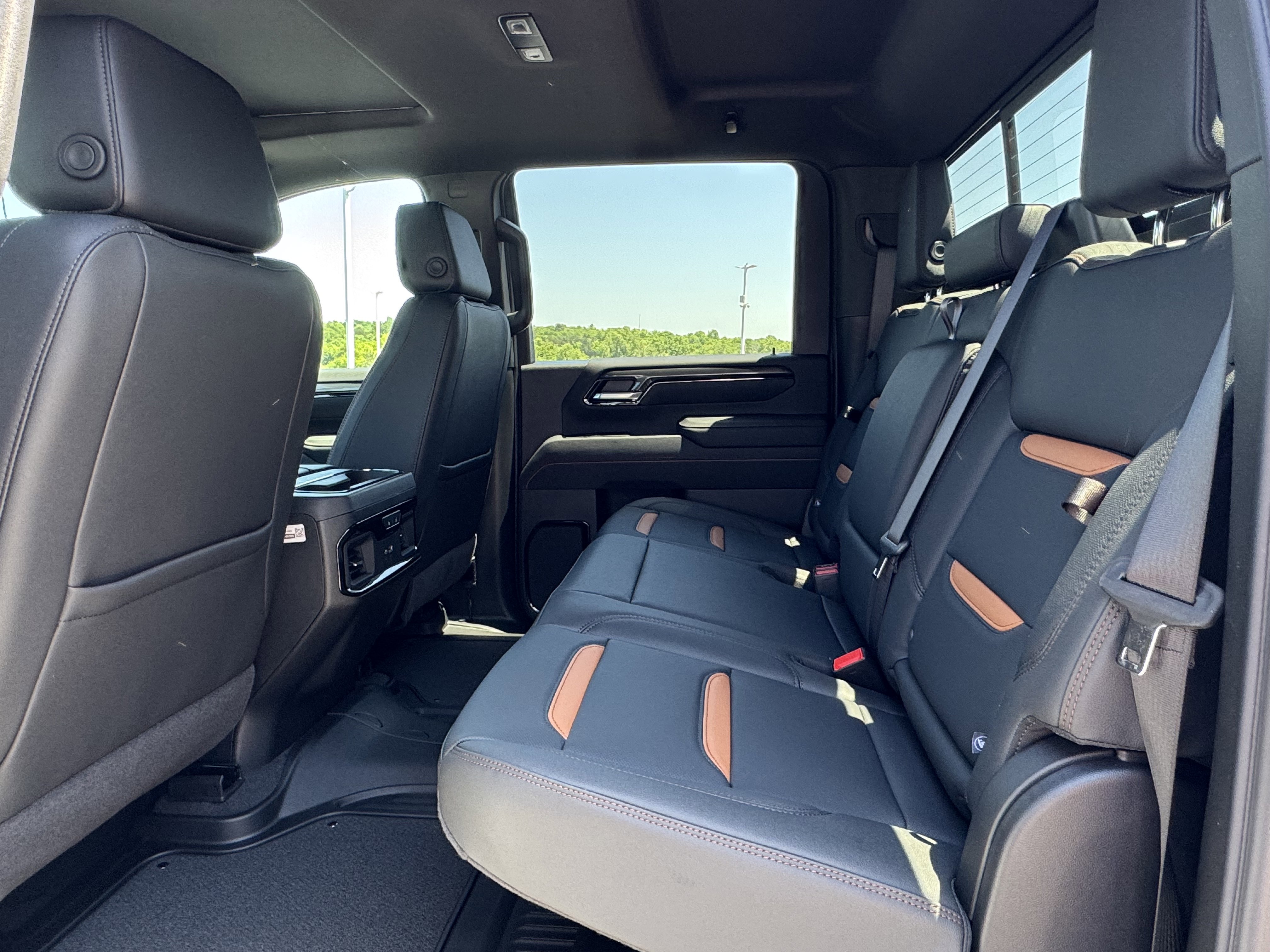 New 2026 GMC Sierra 2500 AT4 w/ AT4 Premium Plus Package AWD/4WD image 7