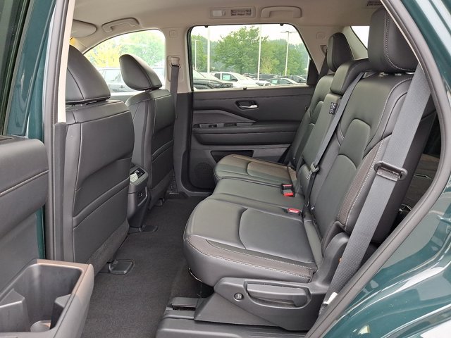 Used 2025 Nissan Pathfinder SL AWD/4WD image 10