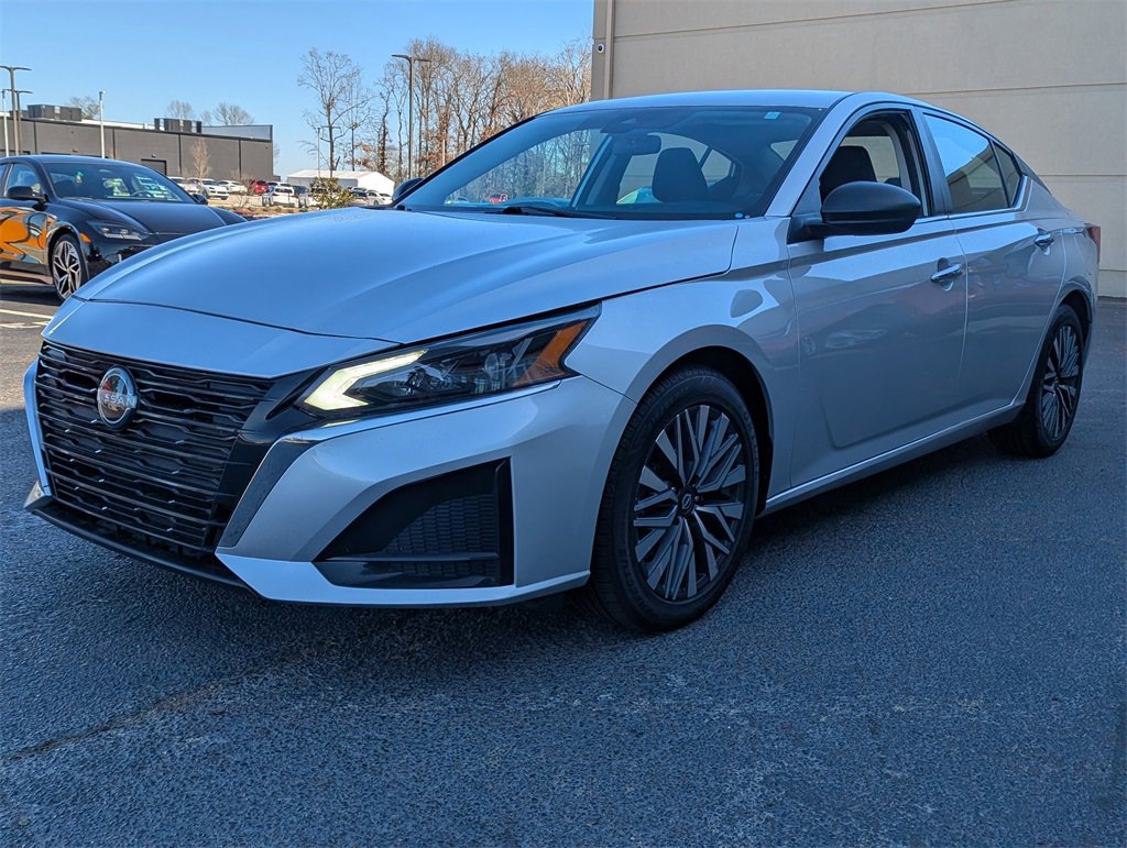 Used 2024 Nissan Altima 2.5 SV image 8