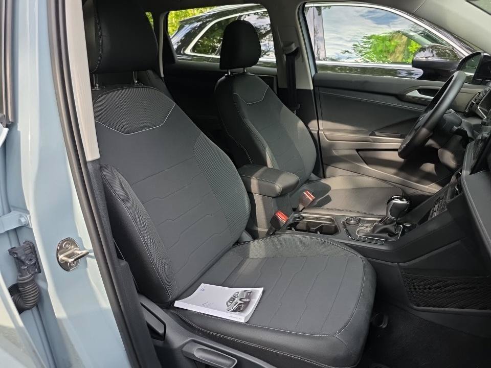 Certified 2025 Volkswagen Taos SE AWD/4WD image 6