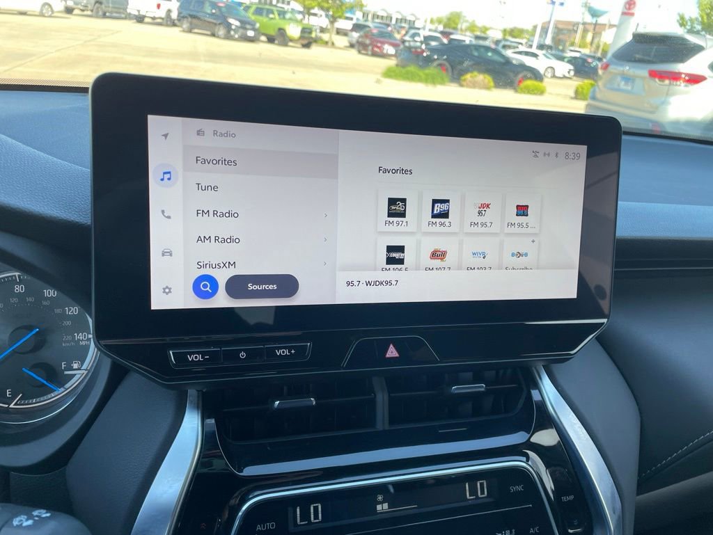 Used 2023 Toyota Venza XLE AWD/4WD image 19
