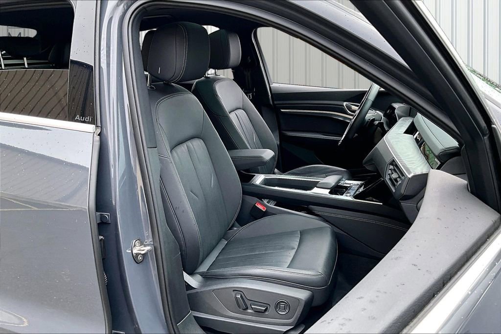 Used 2024 Audi Q8 e-tron Premium Plus w/ Premium Plus Package AWD/4WD image 29