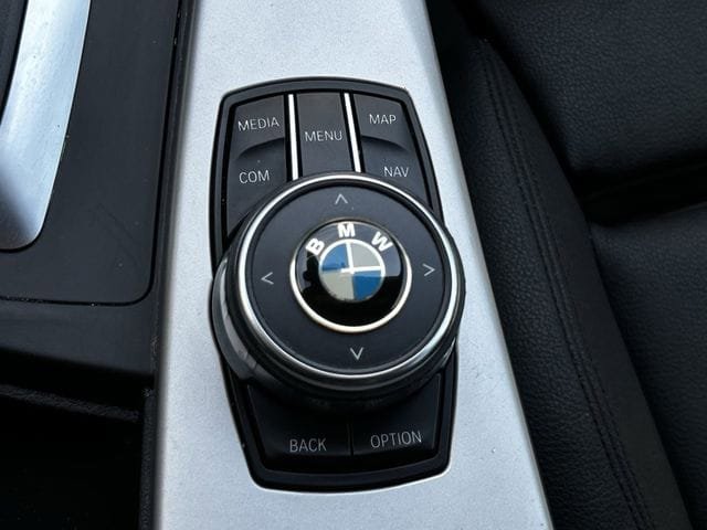 Used 2017 BMW 320i Sedan RWD image 22